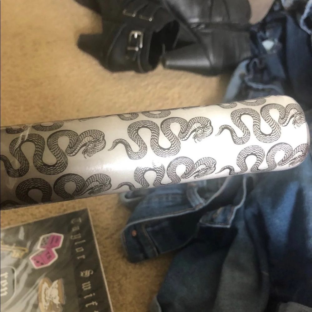 Reputation merch - Picture 8 of 8